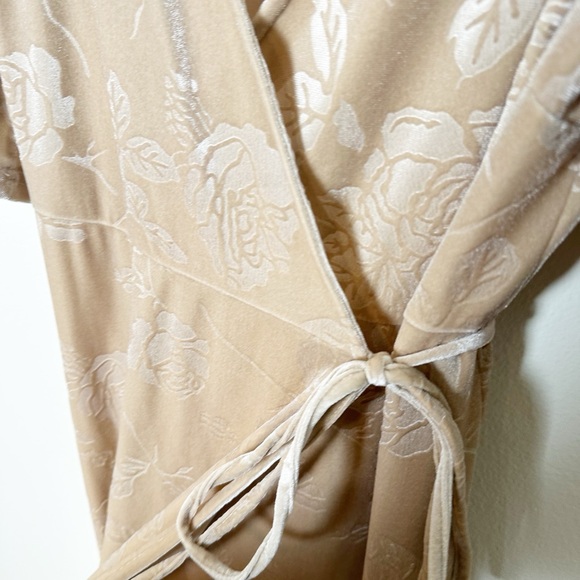 Baltic Born Danielle Maxi Wrap Dress Shell Velvet Floral Print Embossed 2XL - Picture 4 of 8